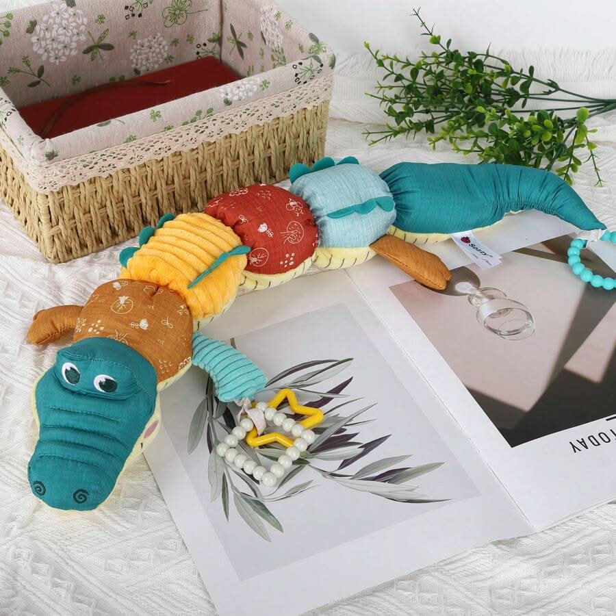 Peluche cocodrilo musical para bebé en uso – Mil Ideas