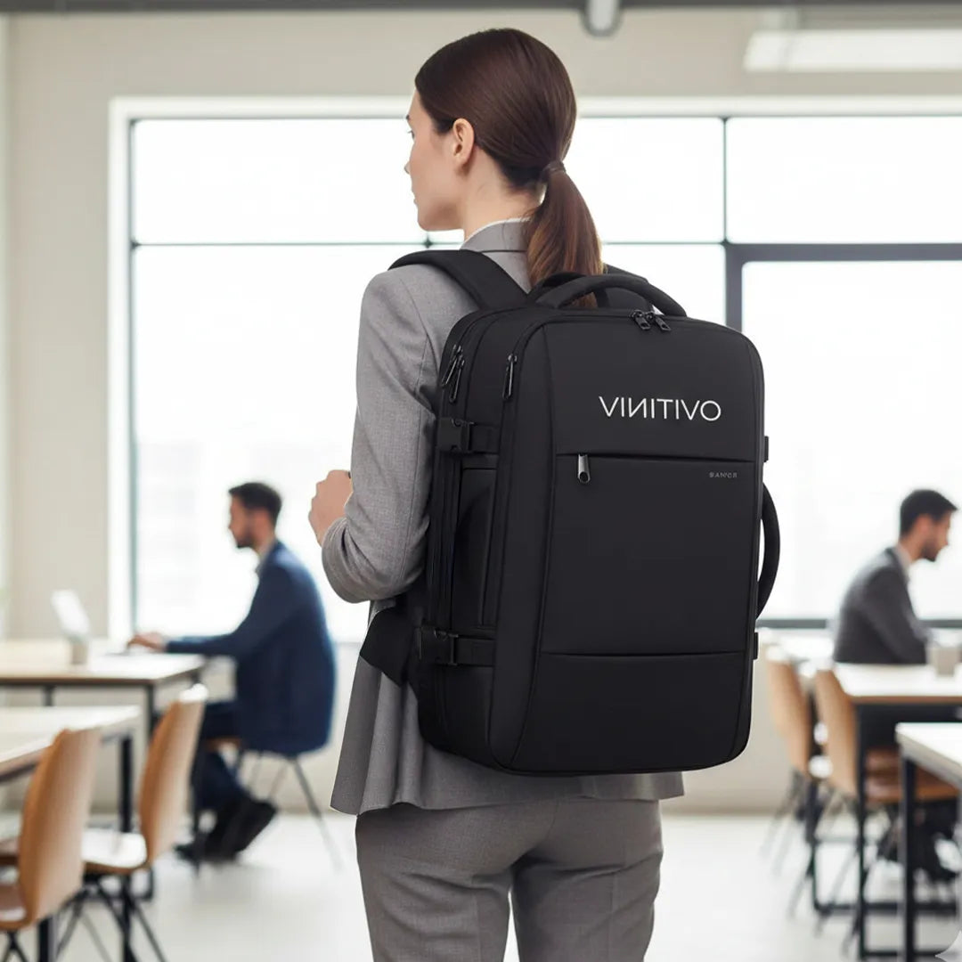 Mochila Bange Gran Capacidad 37 Litros con USB en uso – Mil Ideas