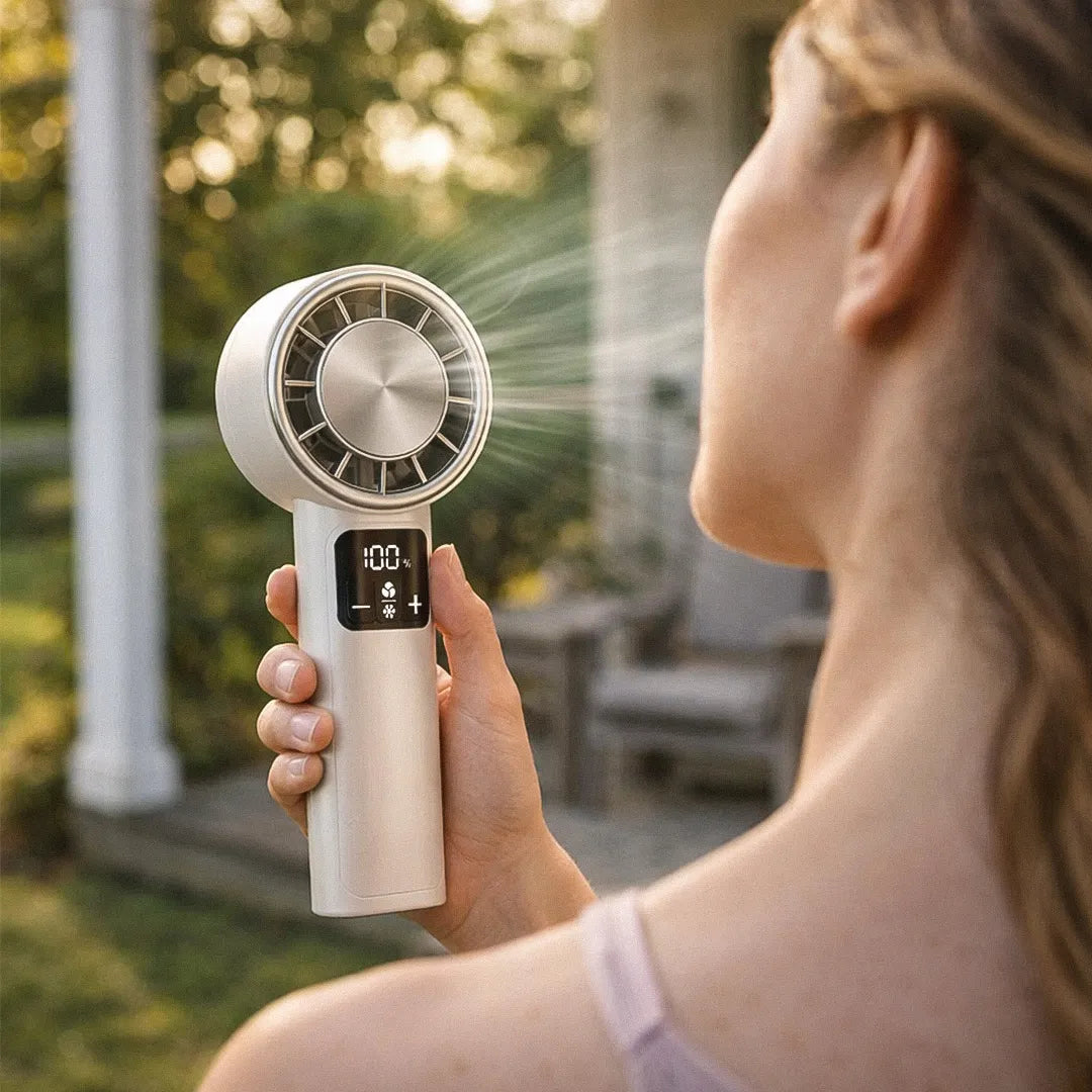 Ventilador de mano portátil recargable en uso – Mil Ideas