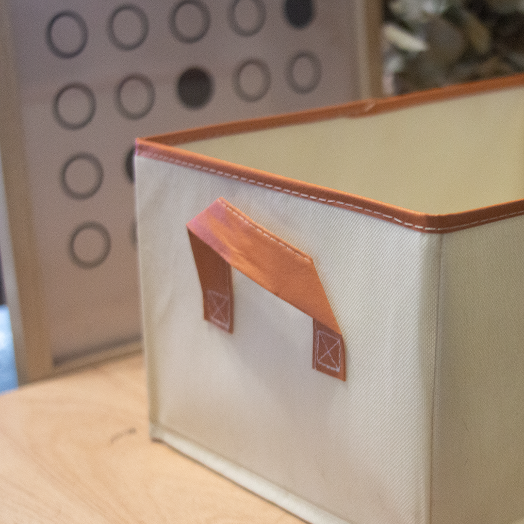 Caja organizadora Akro en tela plegable en uso – Mil Ideas