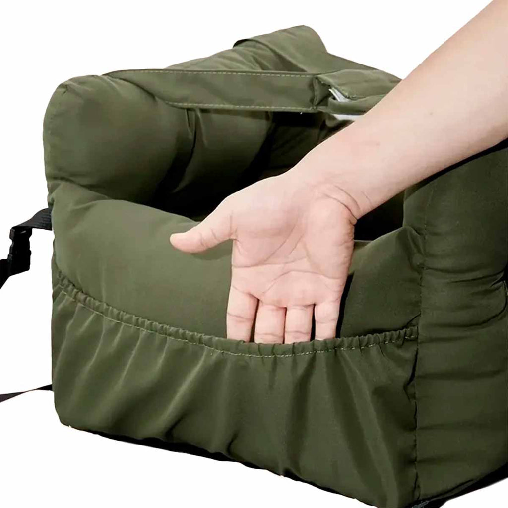 Cama de auto para mascotas en uso en asiento trasero – Mil Ideas