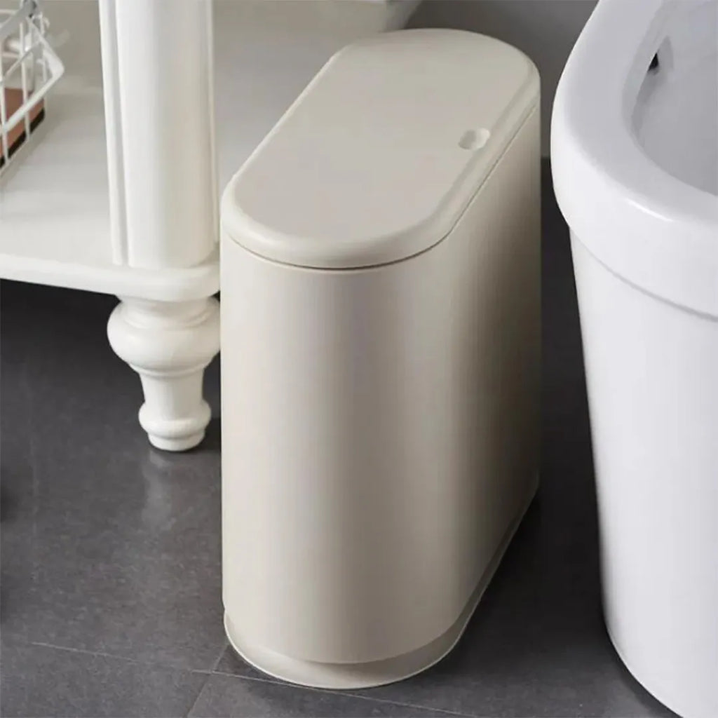 Papelera slim 10L con tapa en uso – Mil Ideas