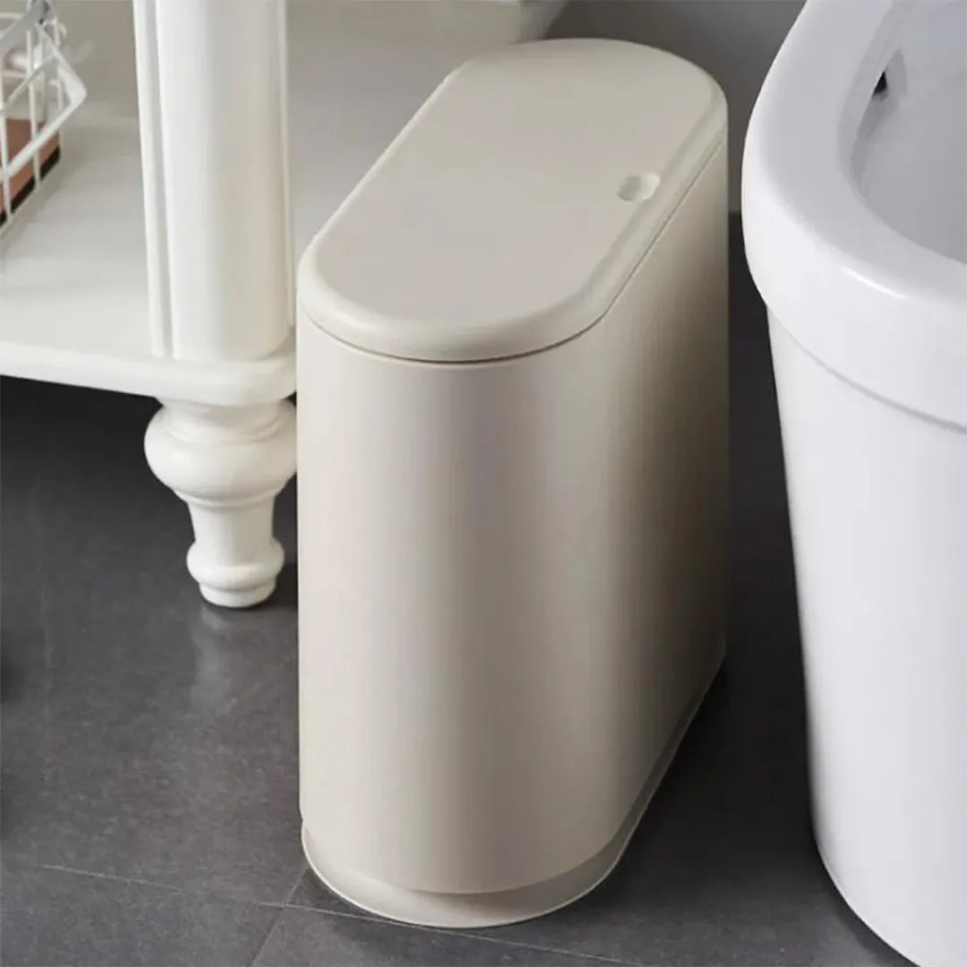 Papelera slim 10L con tapa en uso – Mil Ideas