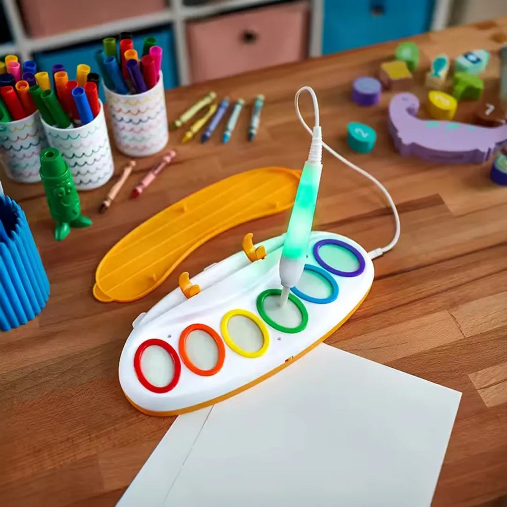 Pincel mágico luminoso Mess Fresh en uso – Mil Ideas