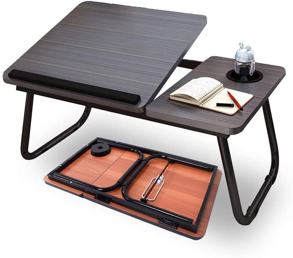 Mesa portátil ajustable con porta-taza en uso – Mil Ideas