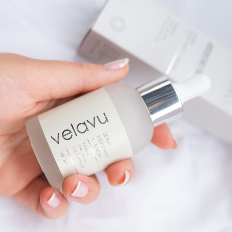 Serum Hidratante y Tensor Velavu en uso – Mil Ideas