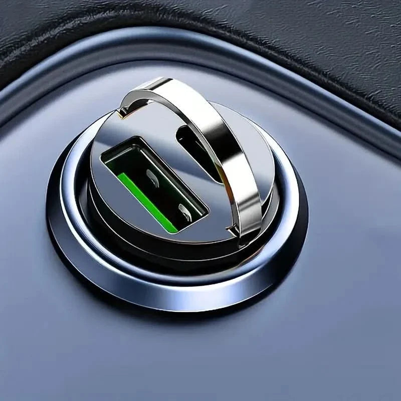 Cargador auto 100W detalle puertos – Mil Ideas