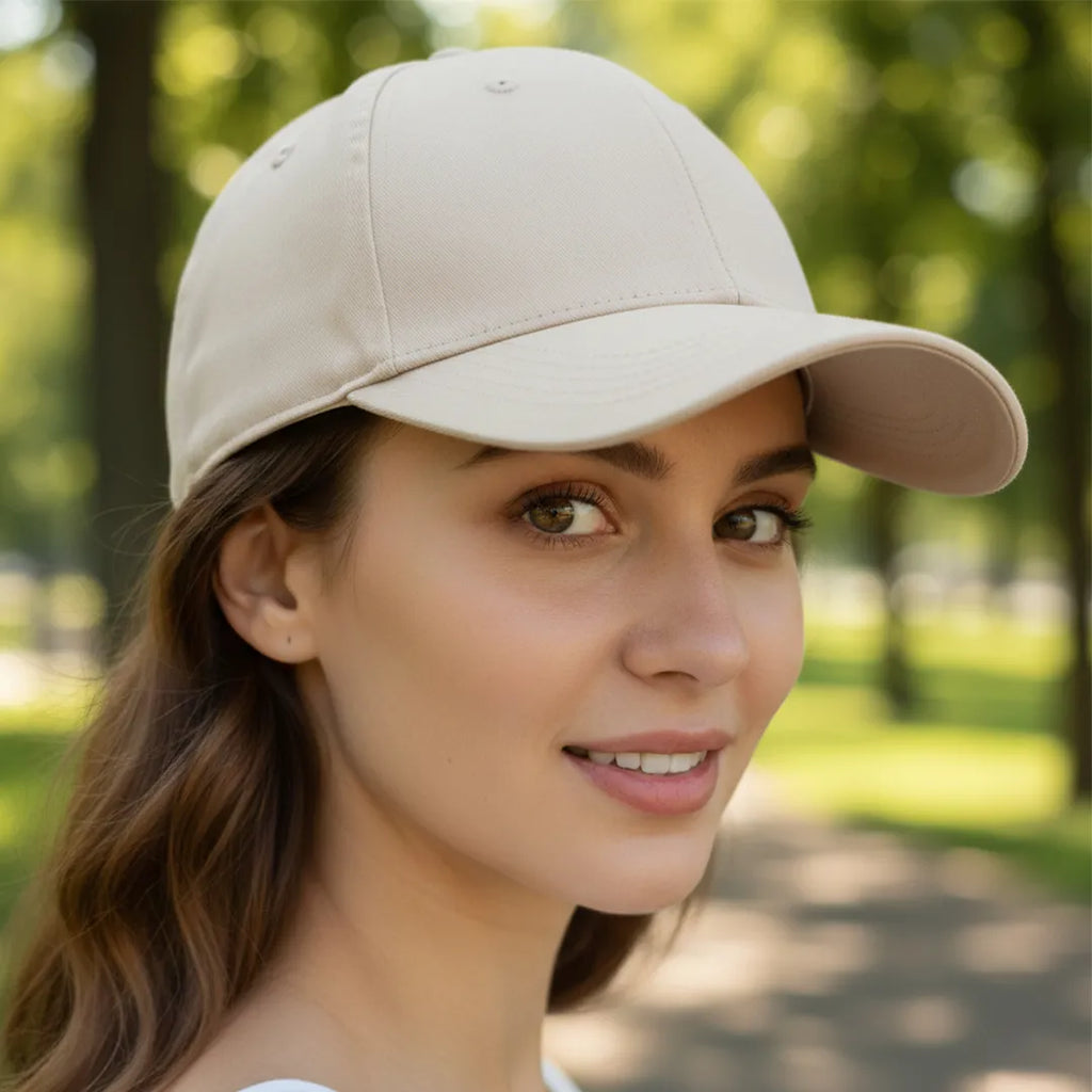 Gorra con adaptación para cola de cabello detalle – Mil Ideas
