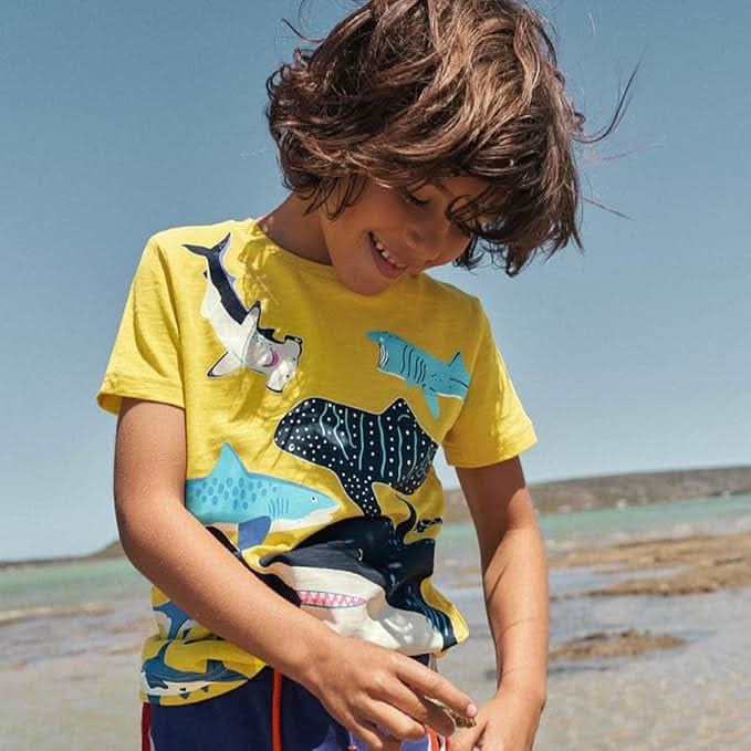 Camiseta luminosa con diseño de tiburones para niño – Mil Ideas