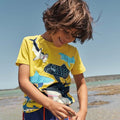 Camiseta luminosa con diseño de tiburones para niño – Mil Ideas