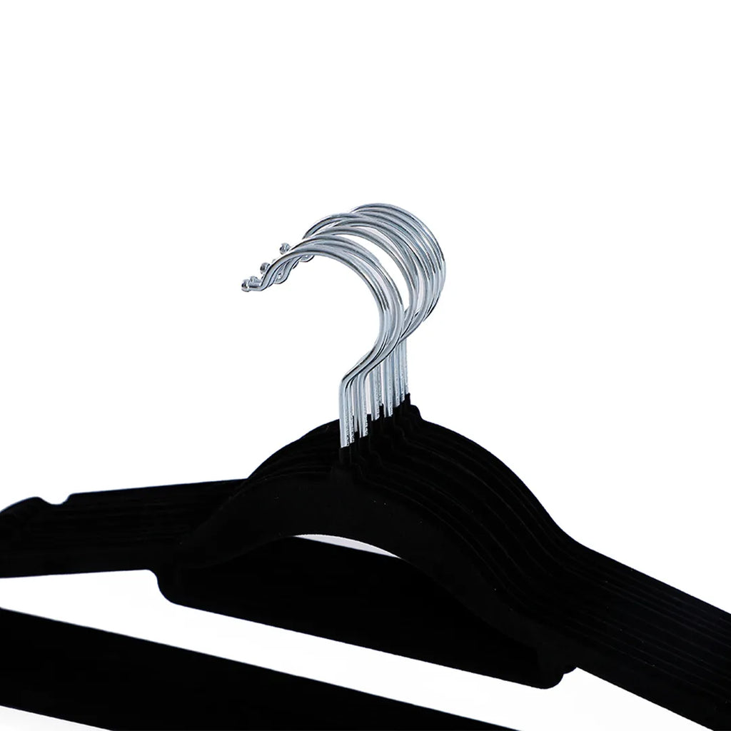 Perchas terciopeladas negras vista adicional – Mil Ideas