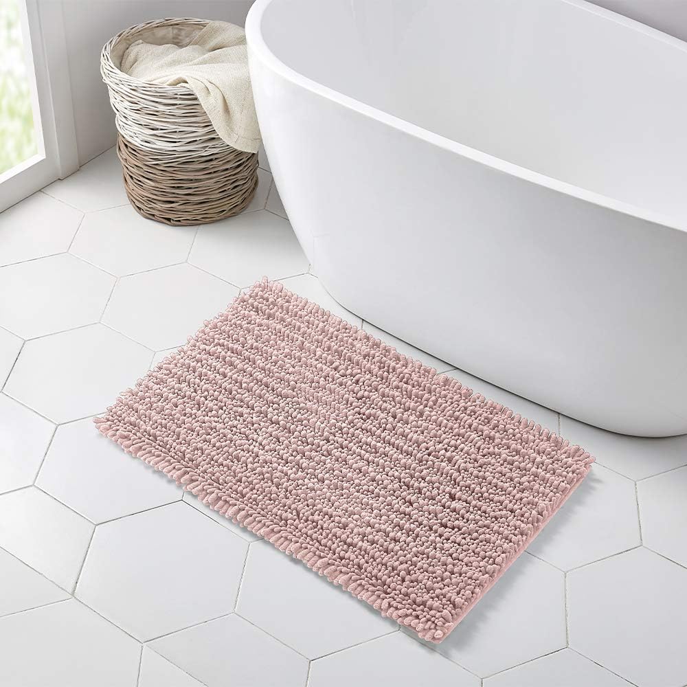 Alfombra de chenilla para baño en uso – Mil Ideas