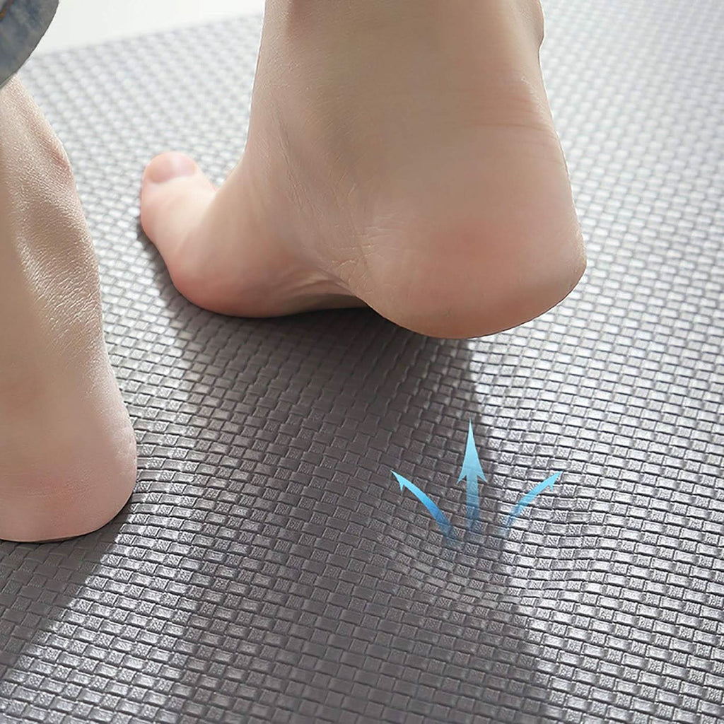 Alfombra KitchenFloor en uso sobre piso de cocina – Mil Ideas