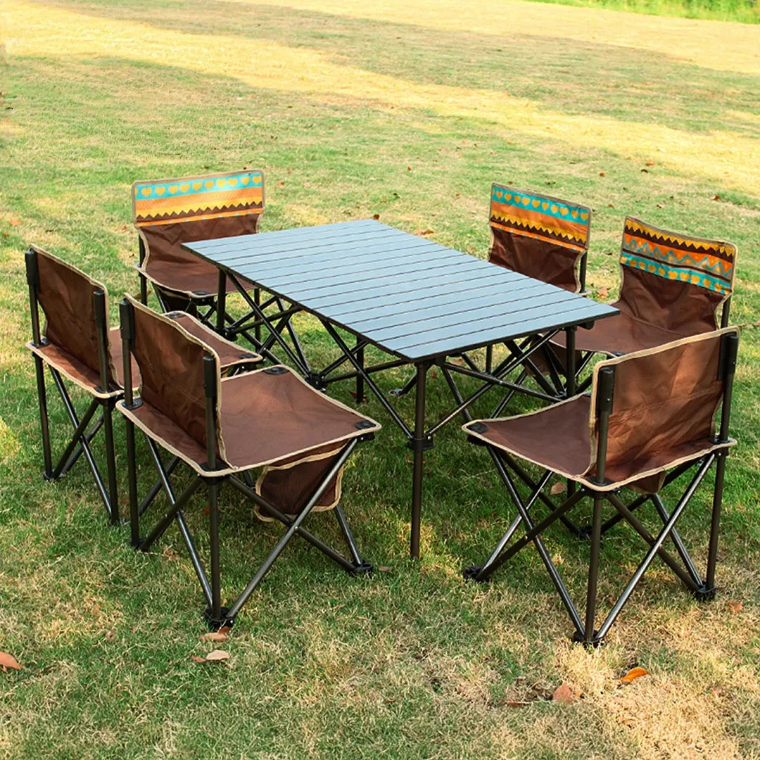 Mesa enrollable de aluminio para camping en uso – Mil Ideas