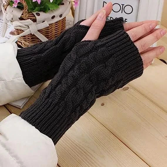 Guantes de medio dedo en lana cálidos y suaves en uso – Mil Ideas