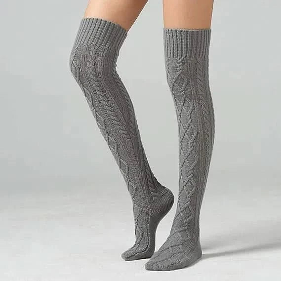 Medias largas tejidas de punto trenzado para mujer en uso – Mil Ideas