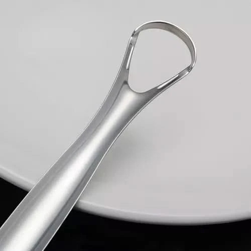 Limpiador de lengua en estuche en uso – Mil Ideas