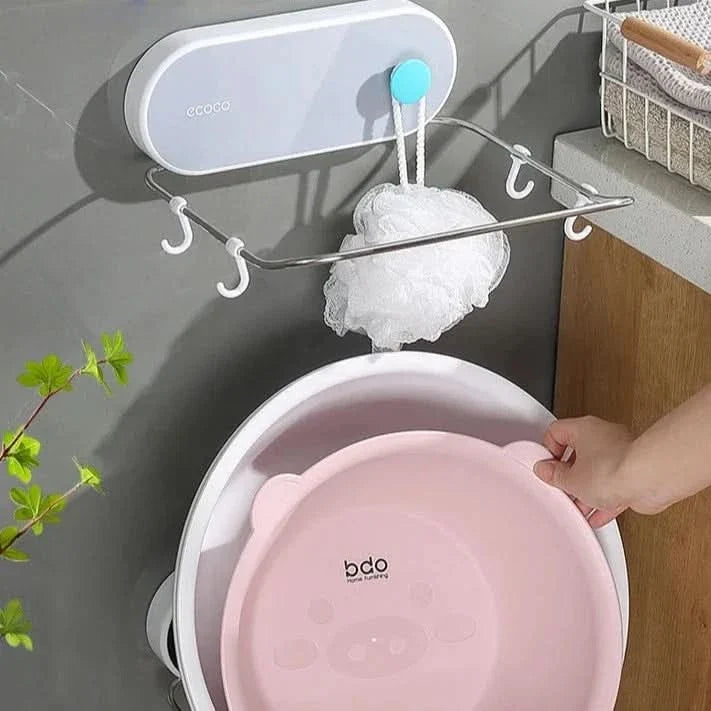 Estante plegable ECOCO multifuncional con ganchos en uso – Mil Ideas