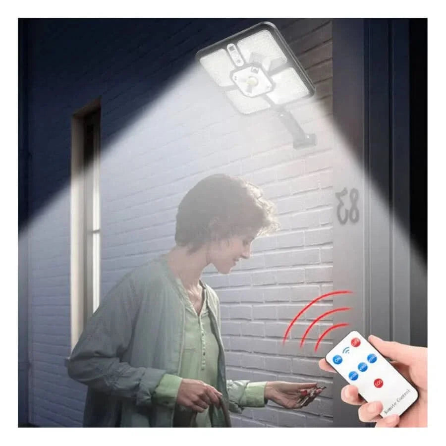 Foco solar Aurora con sensor en uso – Mil Ideas