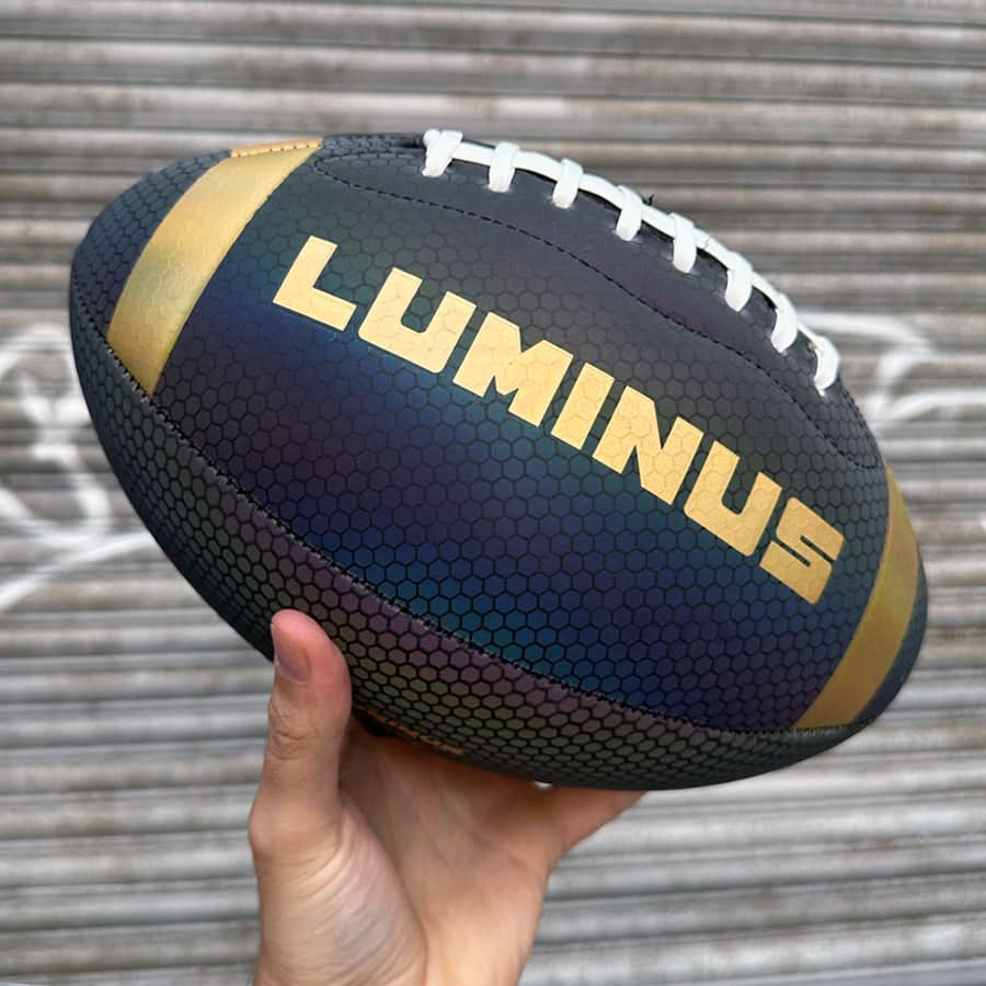 Pelota de fútbol americano reflectiva Luminus vista adicional – Mil Ideas