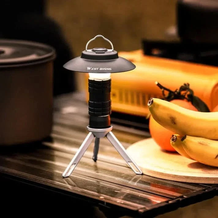 Farol de camping LED en uso en carpa – Mil Ideas