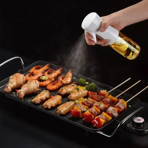 Aceitero Oilspray Mil Ideas con aspersor en uso – Mil Ideas