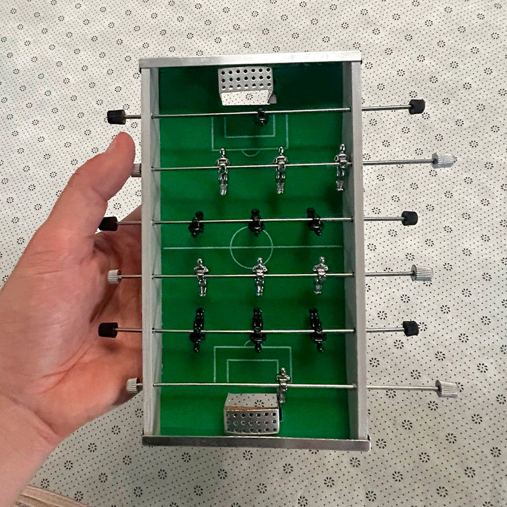 Mini futbolito de aluminio para mesa en uso – Mil Ideas