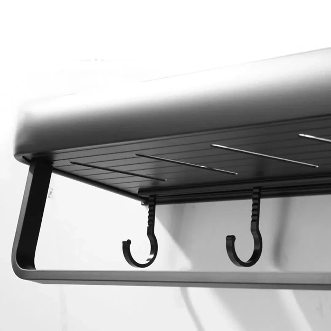 Estante Bruvik para baño minimalista con toallero y ganchos vista adicional – Mil Ideas