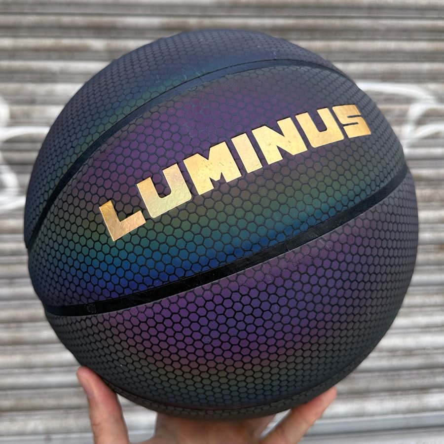 Pelota de basketball reflectiva Luminus vista adicional – Mil Ideas