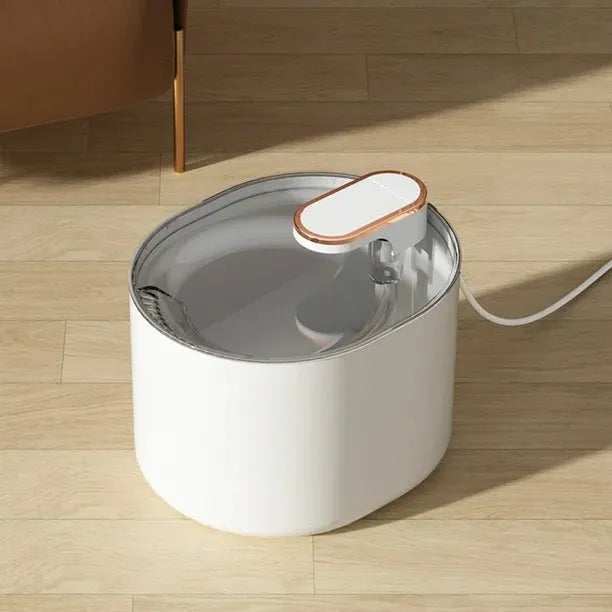Fuente de Agua Cascade para mascotas en uso – Mil Ideas