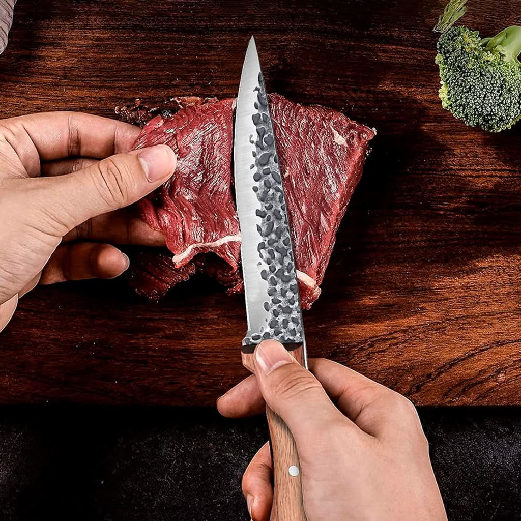 Cuchillo Omura Modelo Minori con Funda en uso – Mil Ideas