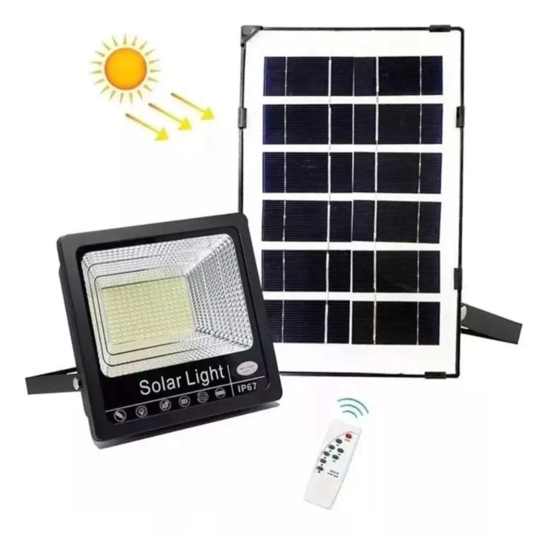 Foco solar LED 100W con control remoto y fotocélula en uso – Mil Ideas