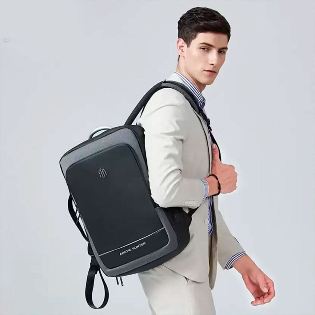Mochila Hunter expandible detalle de bolsillos – Mil Ideas
