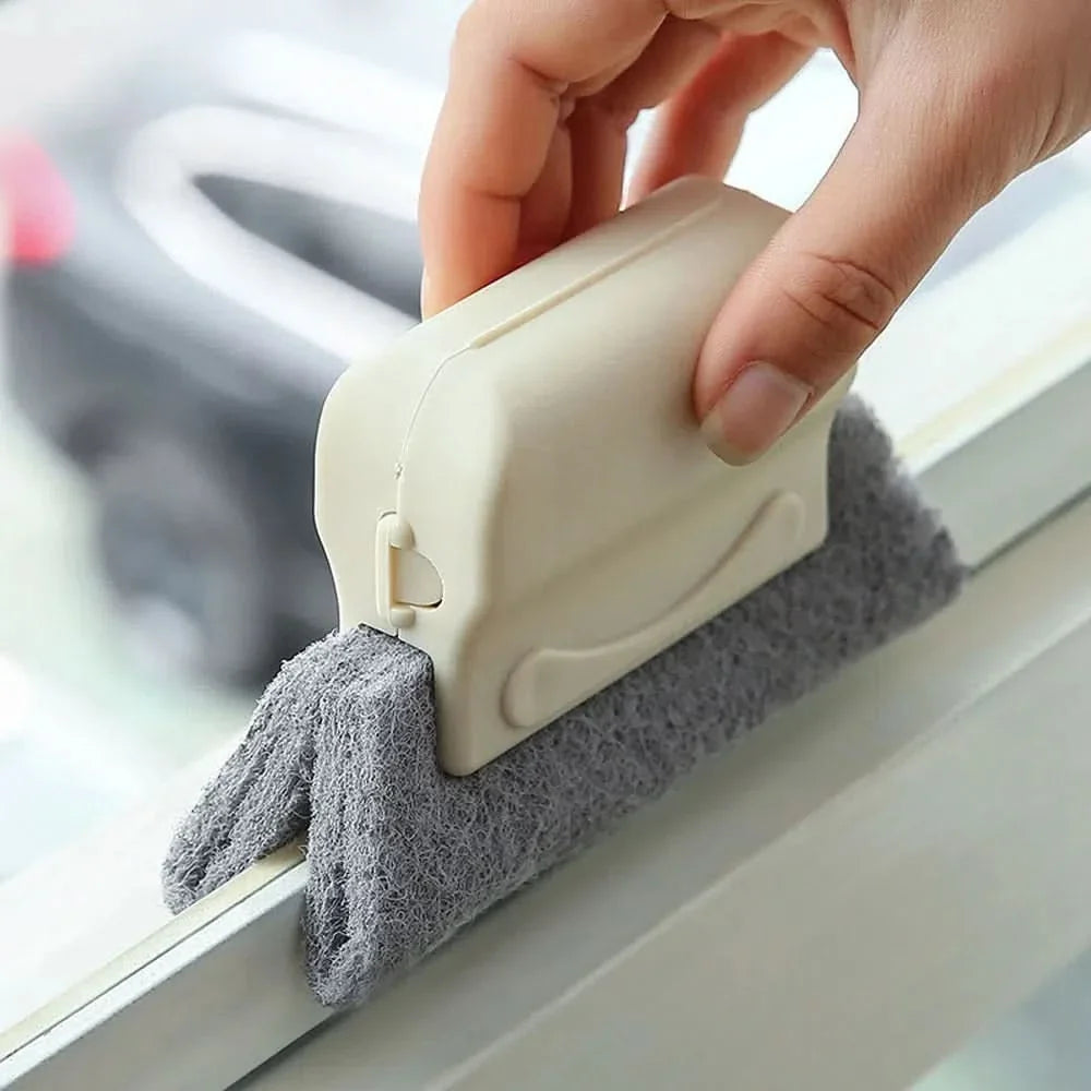 Limpiador de riel para ventanas en uso – Mil Ideas