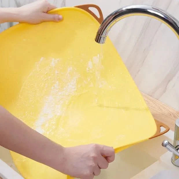 Esterilla de silicona ECOCO para amasado en uso – Mil Ideas