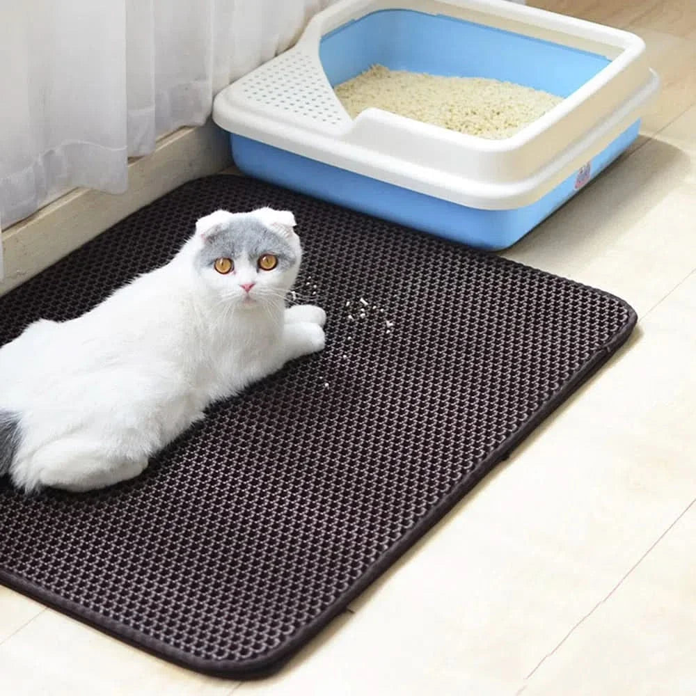 Esterilla recolectora de arena para sanitario de gatos en uso – Mil Ideas