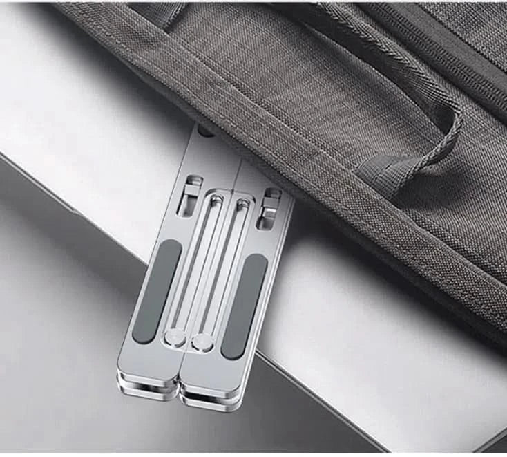 Soporte Plegable de Aluminio para Notebook en uso – Mil Ideas