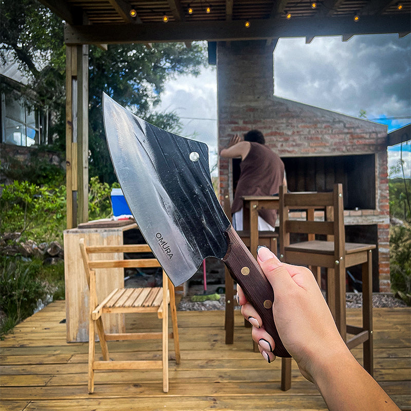 Cuchillo Omura Modelo Kirin con Funda en uso – Mil Ideas