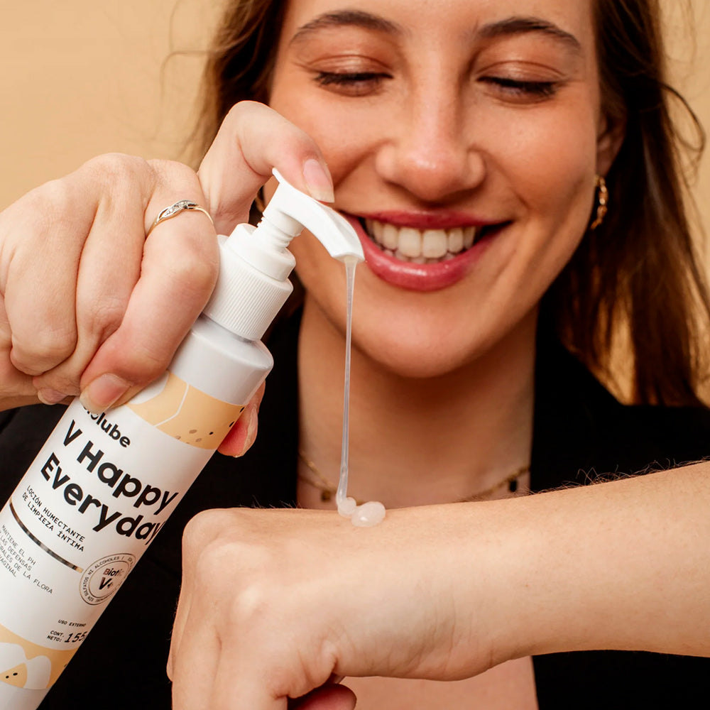 V Happy Biolube Everyday loción higiene íntima en uso – Mil Ideas
