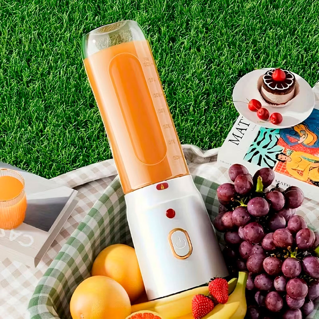 Licuadora Fruit Juicer portátil en uso – Mil Ideas
