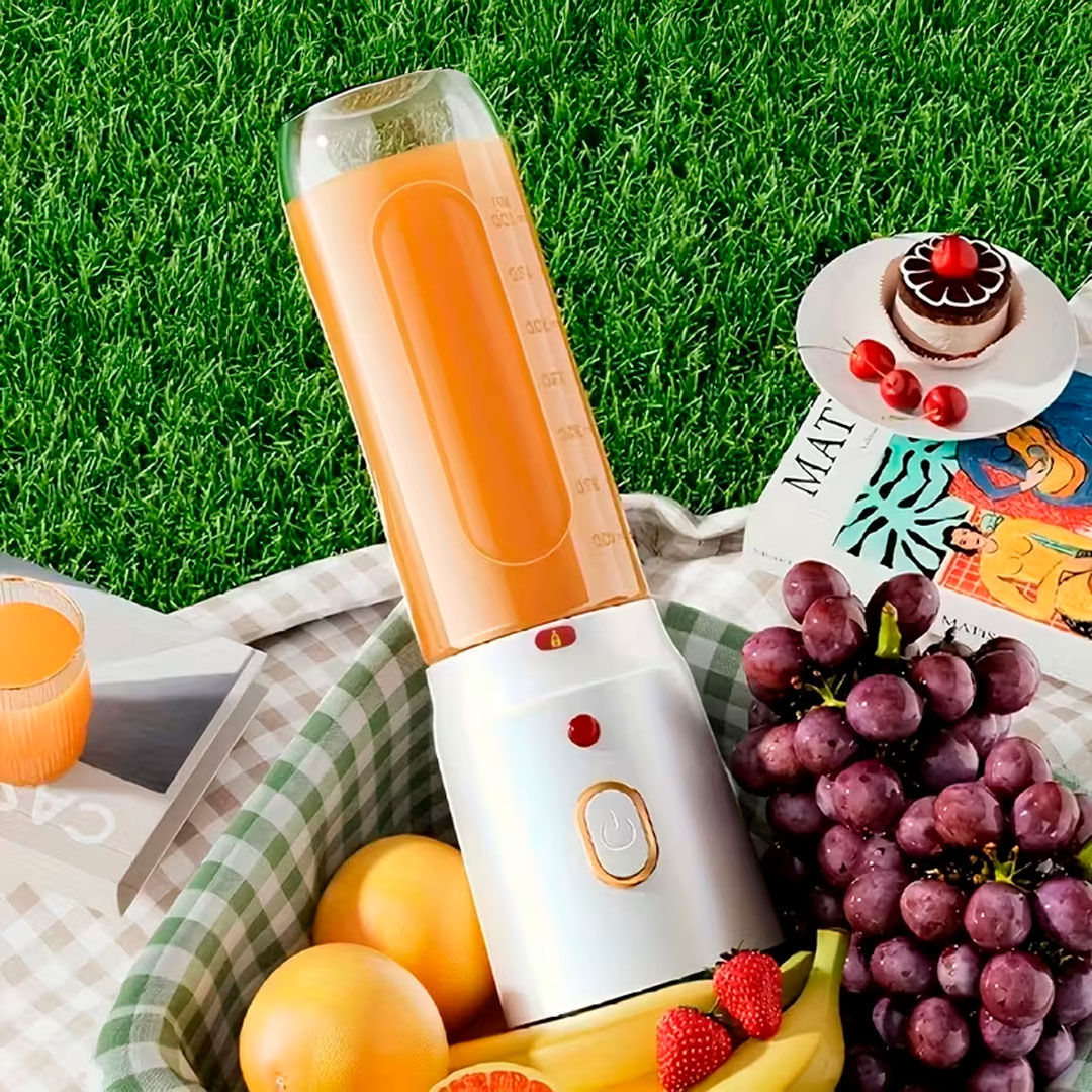 Licuadora Fruit Juicer portátil en uso – Mil Ideas
