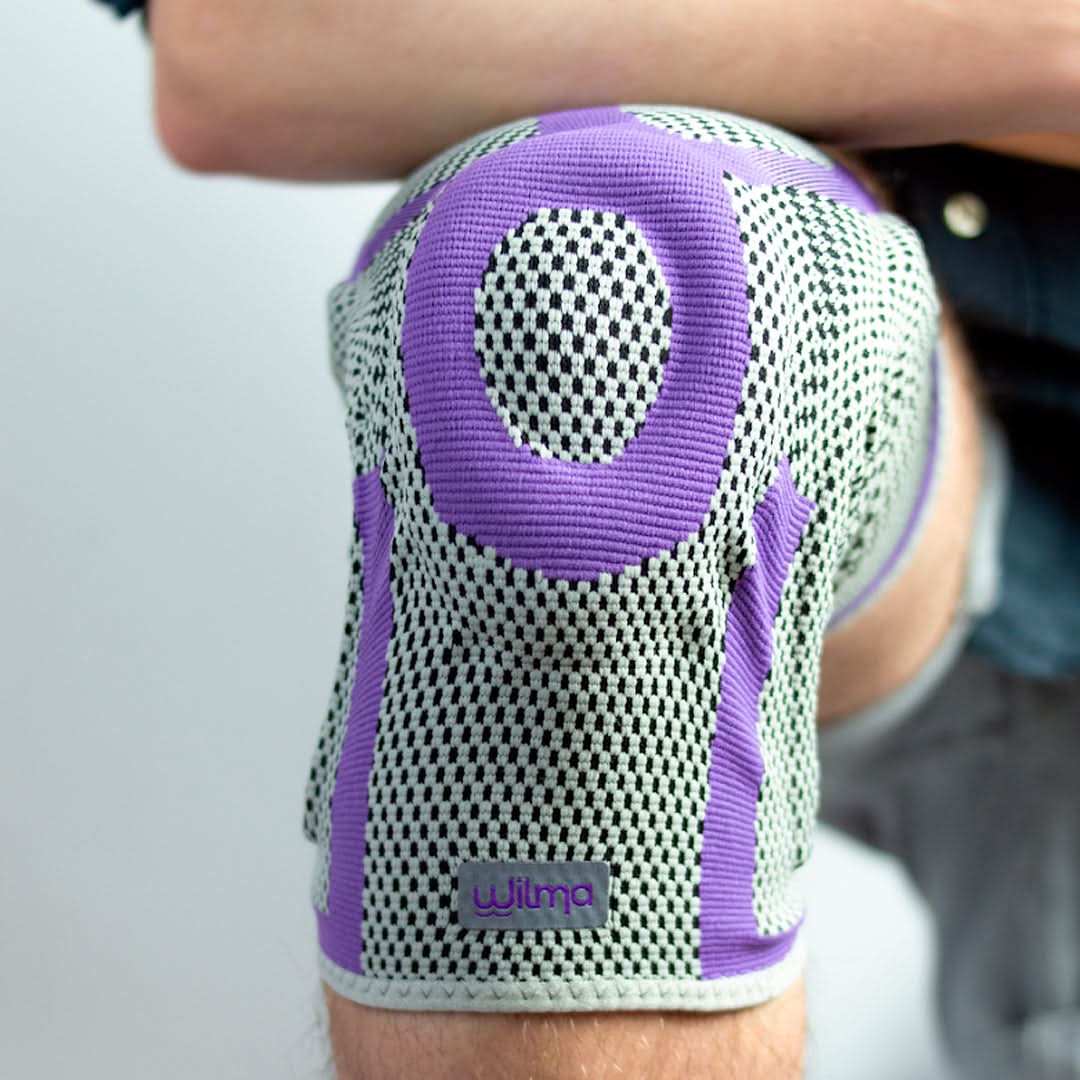 Rodillera elástica FlexiFit Wilma en uso – Mil Ideas
