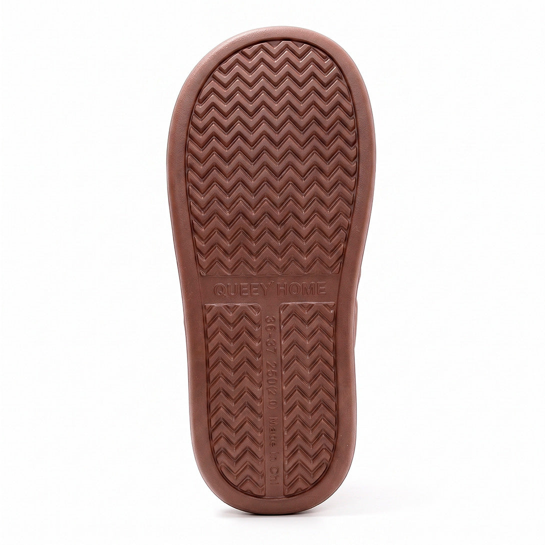 Pantufla Queey Home en uso calzada – Mil Ideas