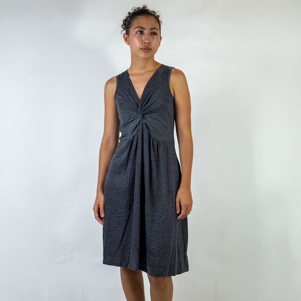 Vestido con escote Francesca vista adicional – Mil Ideas