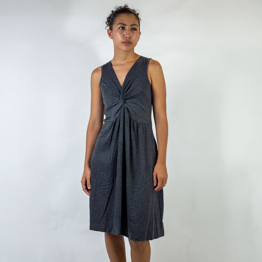 Vestido con escote Francesca vista adicional – Mil Ideas