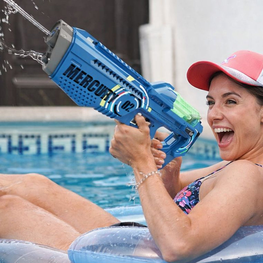 Pistola automática de agua eléctrica luminosa en uso – Mil Ideas
